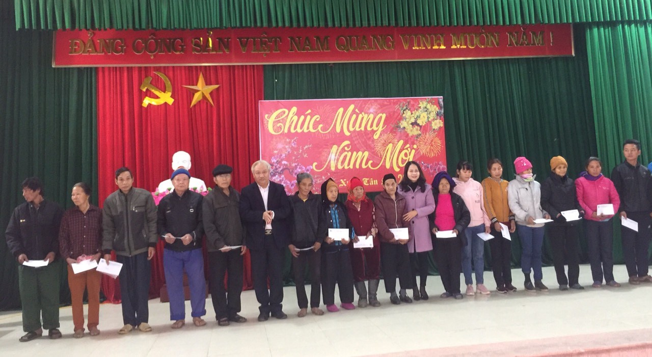 Lãnh đạo HĐND, UBND, Ủy ban MTTQ tỉnh thăm, tặng quà Tết hộ nghèo huyện Yên Thế, Hiệp Hòa